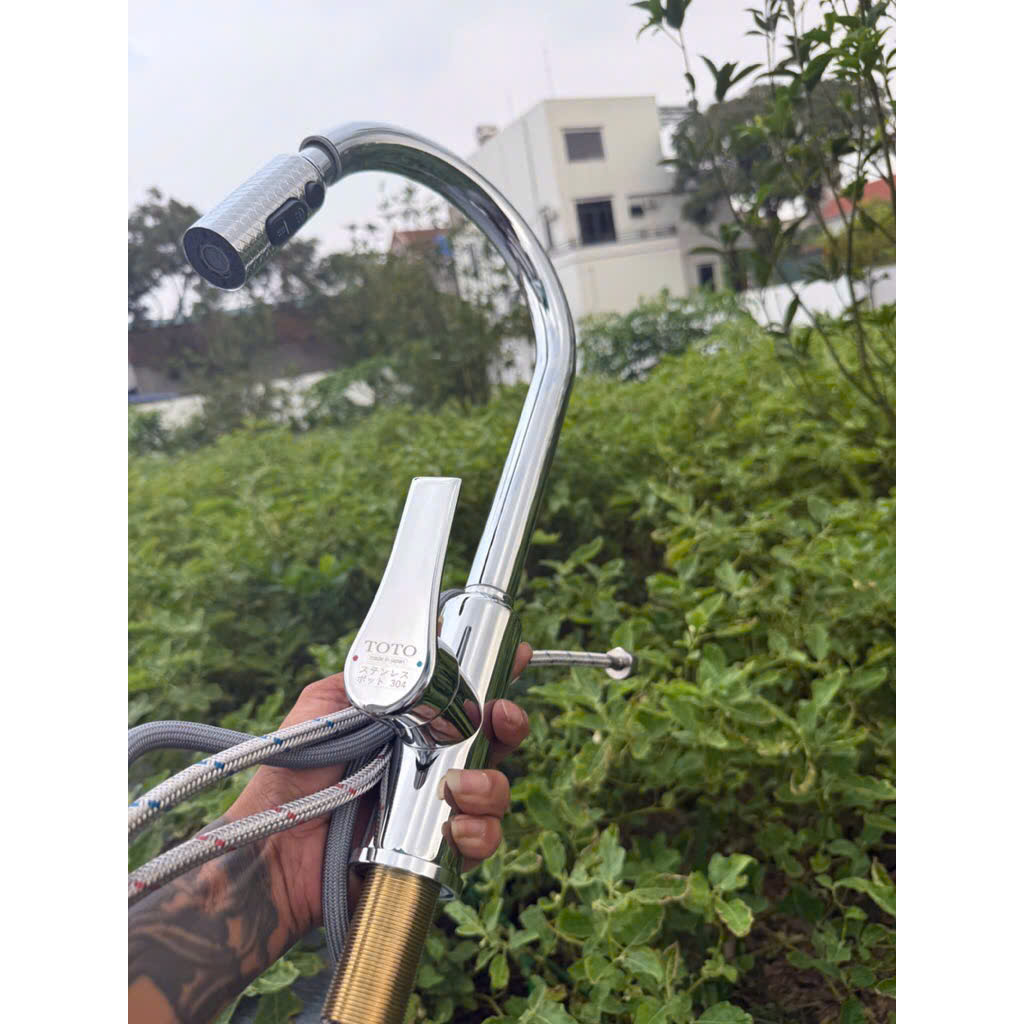 Vòi rửa bát nóng lạnh dây rút Toto Inox SUS 304